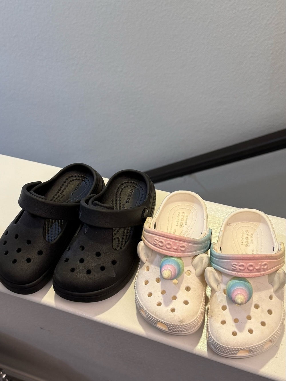 8 C 2 pairs of CROCS Kids' Black Clogs & White Pastel Unicorn Charm Clogs